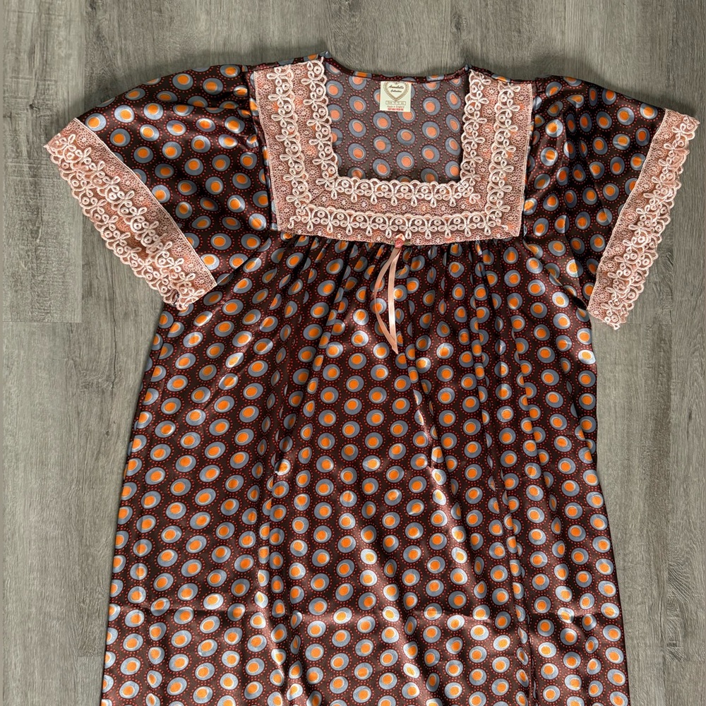 Rare 1970s Funky Made In England Night Gown